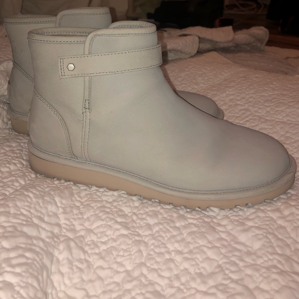 UGG leather short boots w/ strap